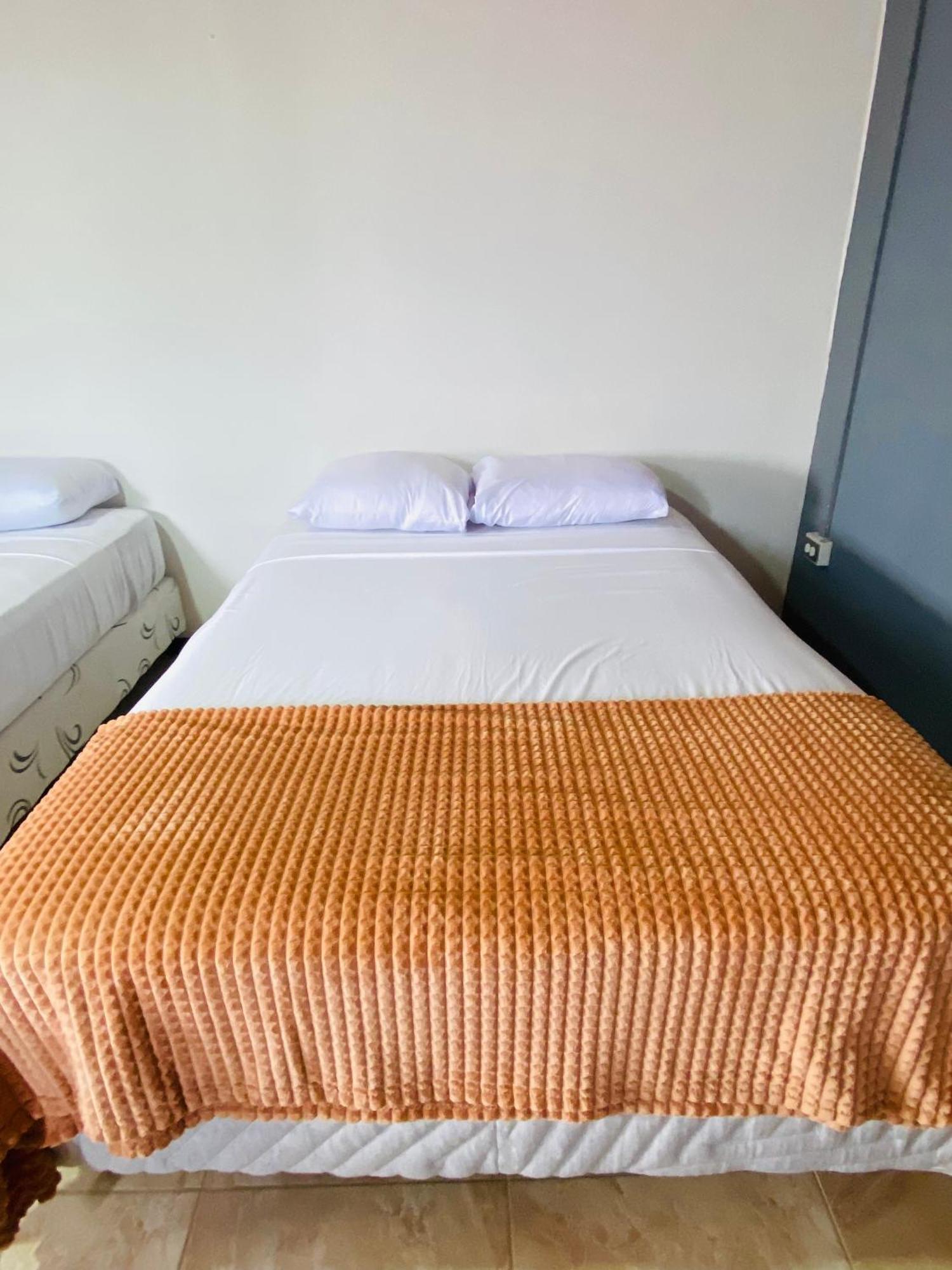 Nomads Family Rooms, Fortuna Town La Fortuna Extérieur photo